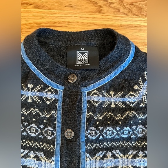 Dale of Norway Women’s Cardigan 100% New Wool Medium - Picture 5 of 11